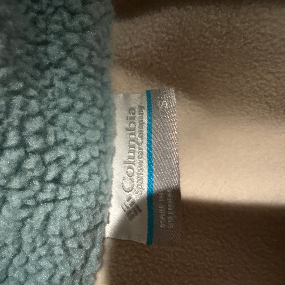 Columbia Blue and White Fleece Sweatshirt - Picture 5 of 5